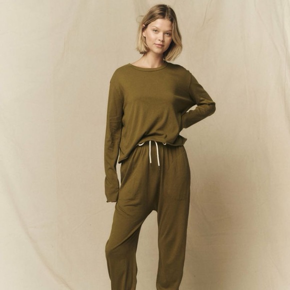 🔸NWT🔸The Great Long Sleeve Crop Tee in Fir Green - Picture 2 of 13